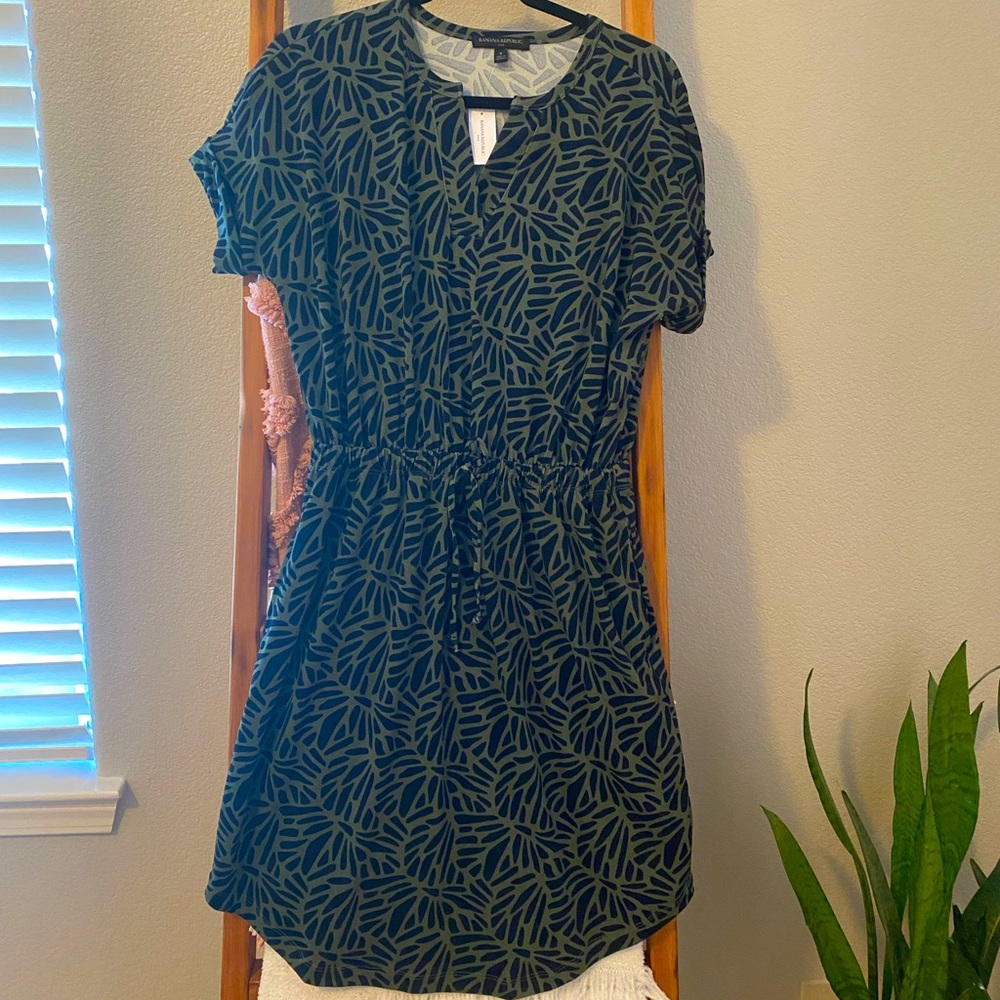 NWT Banana Republic Dress with Pockets!